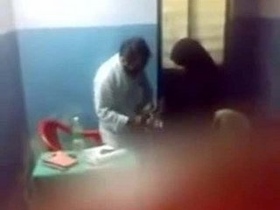Lahore doctor gives patient a thorough check-up