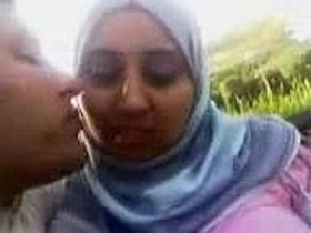 Watch a Muslim woman from Egypt reach orgasm