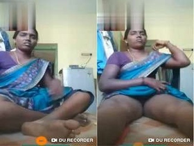 Tamil bhabhi reveals her secrets in a video call