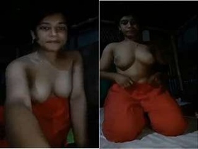 Black girl takes sexy selfies with her fingers
