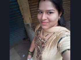 Busty Marathi bhabhi gets naughty and gives pleasure to cancer patient