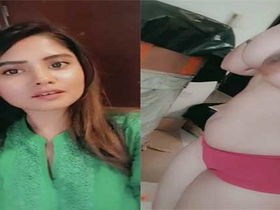 Pakistani girl shows off her beauty in a striptease for her lover