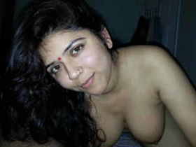 Indian wife gives her husband a blowjob in Gujju language