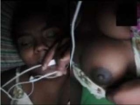 Tamil bhabhi flaunts her body on video call with her husband