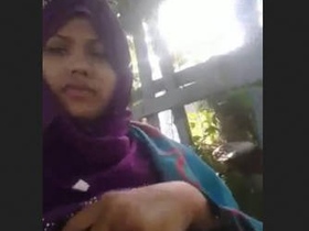 Desi hijabi girl and her boyfriend enjoy romantic outdoor encounter