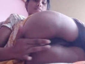 Horny Desi girl pleasures herself with her fingers in amateur video