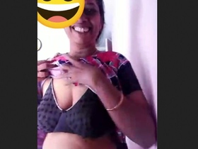 Wafaa's breasts are revealed to her admirer in VK