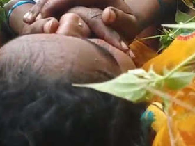 Desi lover gets frisky behind the door