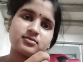Chhindwara wife flaunts her voluptuous breasts in a steamy video