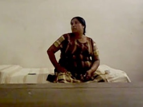 Watch Tamil auntie Swana in steamy sex video