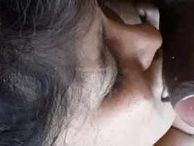 Bhabi gives oral pleasure in video
