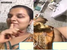 Horny Indian girl flaunts her body in video call