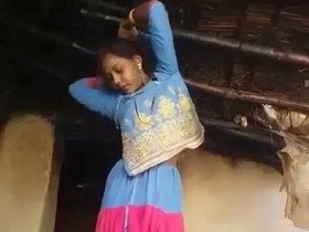Dehati Bihari reveals her body in solo video