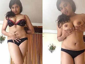 Indian beauty flaunts her curves with confidence