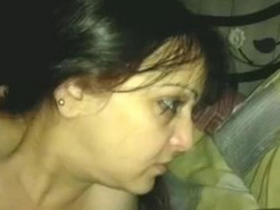 Indian aunt performs oral sex