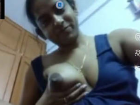 Indian sister pleases herself on a video chat