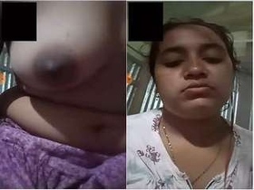 Bangla woman gets paid for showing off her big breasts on a video call