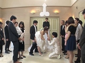 Remote guy entertains a Japanese couple at their wedding in this video - Asian