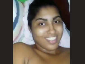 Bhabhi Samhaal Kumari flaunts her belly button in a sari