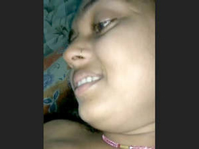 Beautiful Indian bhabhi flaunts her body in a seductive video