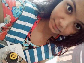Indian babe flaunts her big boobs in front of her lover