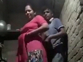 Desi aunty gets doggy style in outdoor sex video