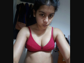 Cute Indian girl Salini flaunts her body in a steamy video