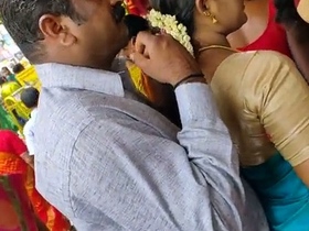 Desi masturbates his aunt's big butt in a steamy video