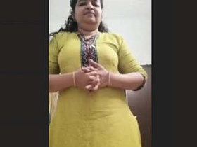 Latest mallu aunty video is a must-watch for all guys