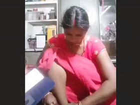 Bhabhi flaunts her pussy for her fans