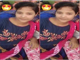 Exclusive record of a desi girl taking nude selfies for her lover