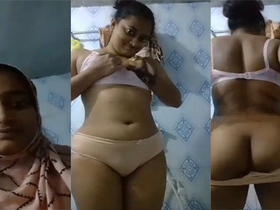 Desi village bhabhi flaunts her big boobs and sexy ass in nude video