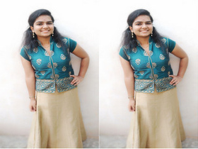 Exclusive video of a gorgeous Indian girl giving a blowjob and getting fucked