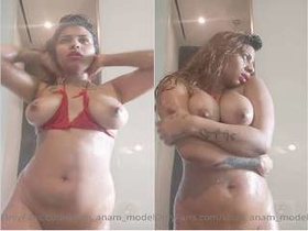 Exclusive video of Anam Khan flaunting her assets