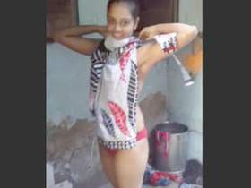 Adorable Desi girl's bath time turns into a steamy video