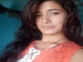 Indian girl surprises her boyfriend with a sexy dance video