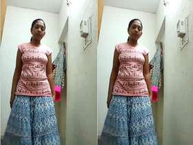 Indian babe flaunts her big boobs and pink pussy in exclusive video