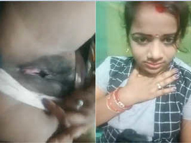 Exclusive video of horny Indian bhabhi showing off her pussy