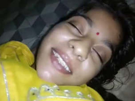 Gorgeous married woman performs oral sex at night