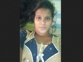 Tamil babe flaunts her boobs and pussy in a steamy video