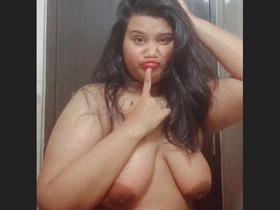 A stunning and voluptuous Bangladeshi girl entices with her attractive physique