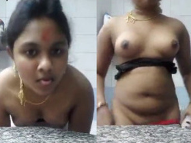 Sultry Desi bhabi gets naughty on camera, showing off her body