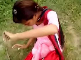 Indian girl enjoys outdoor sex with audio