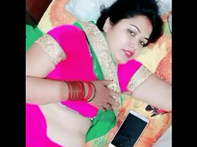 Curvy homemaker Manju Aunty's steamy display on the bed