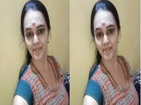 Mallu girl flaunts her big boobs in exclusive video call