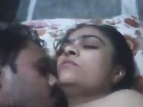 Indian bhabhi gives her husband a satisfying blowjob
