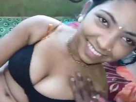 Sensual Indian girl with shaved pussy and sparkly tits in nude video