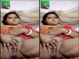 Indian amateur bhabhi pleasures herself with her fingers in HD video