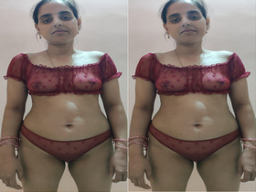 Indian bhabhi's exclusive video of boob play and masturbation