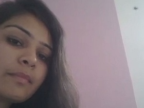 Nude selfie of Indian college girl's hairy ass